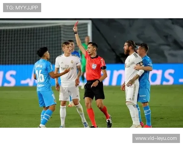 罗马客场防守体系剖析：如何通过双后腰构建中场屏障